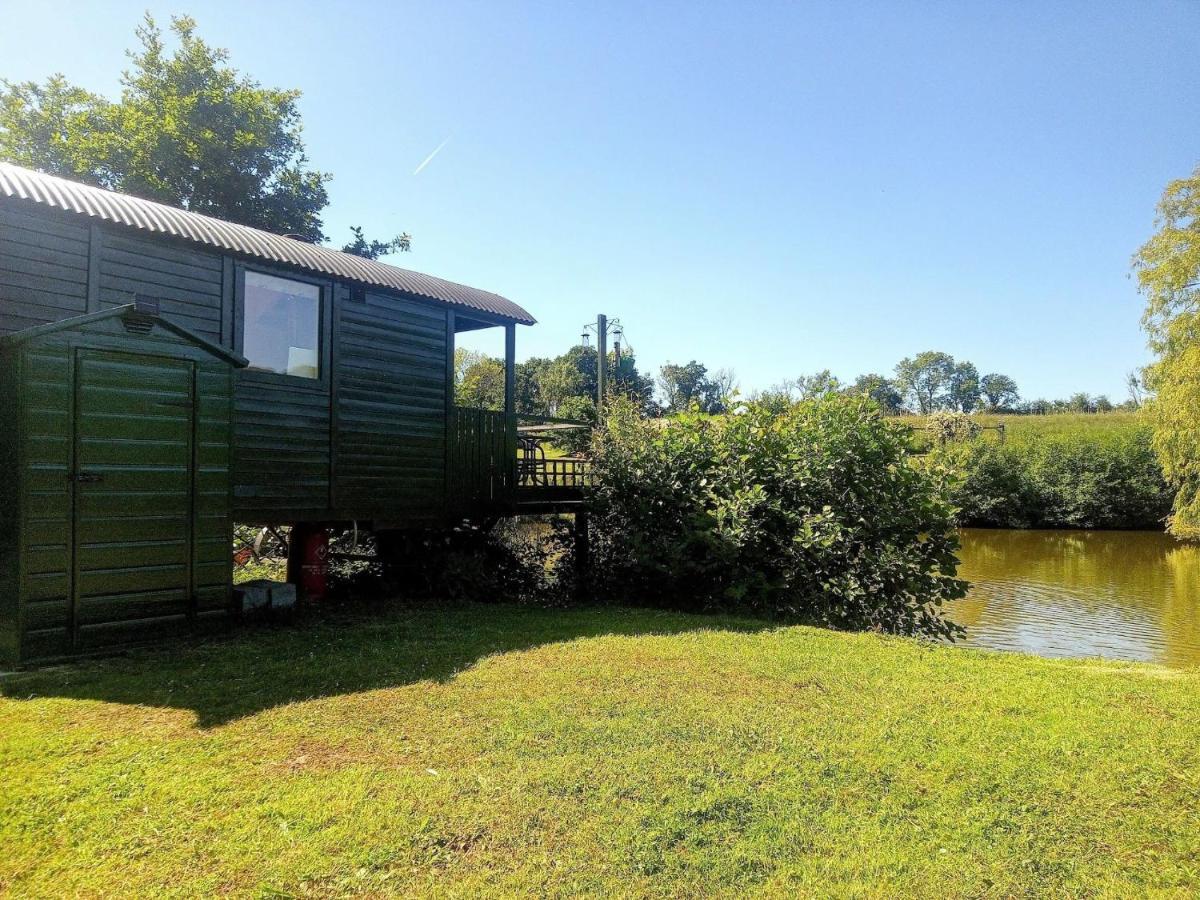 Charming Tranquil Shepherds Hut With Lakeside Balcony 'Roach' Uckfield Exteriér fotografie
