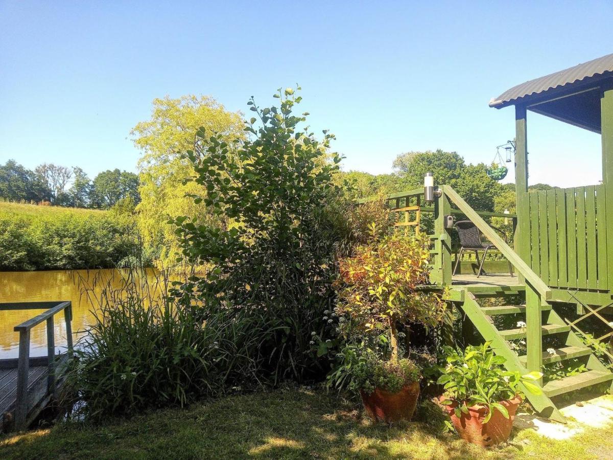 Charming Tranquil Shepherds Hut With Lakeside Balcony 'Roach' Uckfield Exteriér fotografie